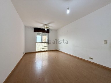 Apartamento T1 à venda na Rua Laura Ayres
