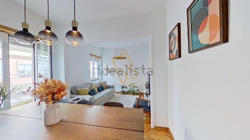Arrendamento de apartamento T3 na Rua Latino Coelho