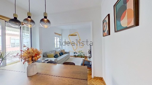 Arrendamento de apartamento T3 na Rua Latino Coelho