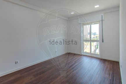 Apartamento T2 à venda na Rua Azinheira, 70