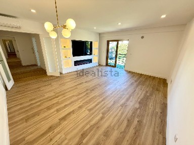 Apartamento T3 à venda na Rua Pulido Valente, 21