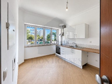 Apartamento T1 à venda na Praça Gil Vicente