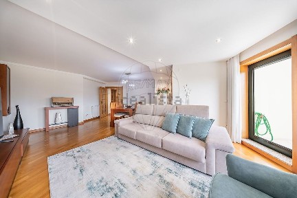 Apartamento T2 à venda na Rua dos Elísios
