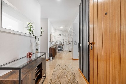 Apartamento T3 à venda na Avenida Doutor Mário Soares