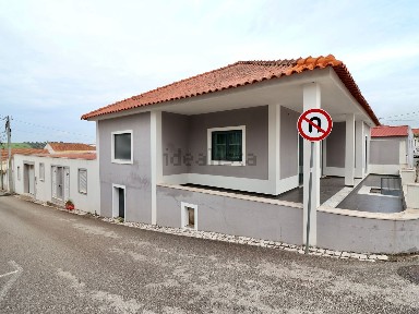 Moradia independente à venda em São Pedro da Cadeira