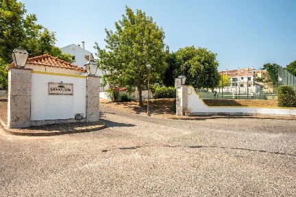 Casa ou moradia à venda em Venda do Pinheiro e Santo Estêvão das Galés