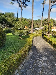 Moradia independente à venda na Vila de Colares - Mucifal