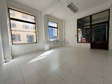 Arrendamento de espaço comercial na Rua Abade Faria, 31