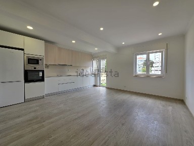 Apartamento T3 à venda em Massamá