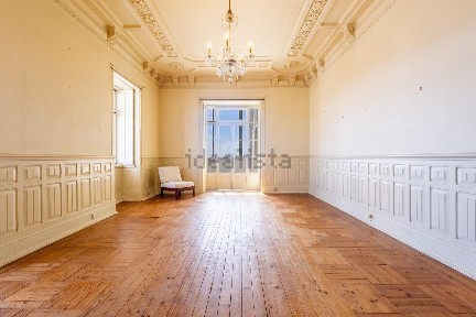 Apartamento T5 à venda na Travessa da Memória, 49 a