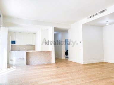 Apartamento T3 à venda na Rua de Santo António dos Capuchos
