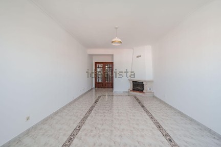 Apartamento T2 à venda na Avenida o Século, 137