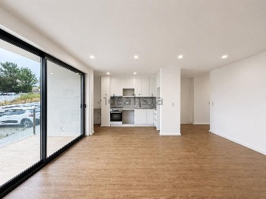 Arrendamento de apartamento T3 na Rua António Sousa Neves, 72