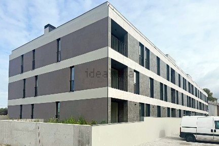 Arrendamento de apartamento T2 na Rua Santo António do Telheiro