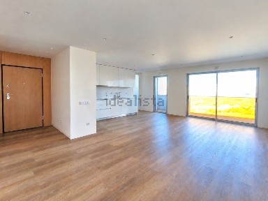 Arrendamento de apartamento T3 na Avenida Mouzinho de Albuquerque, 1
