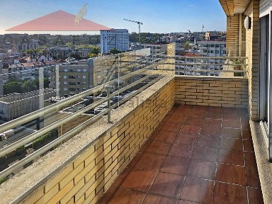Arrendamento de apartamento T2 no Campo Alegre