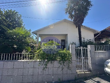 Moradia independente à venda em Fiães