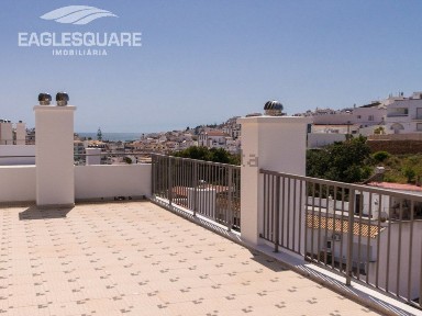 Apartamento T2 à venda na Rua do Movimento das Forças Armadas