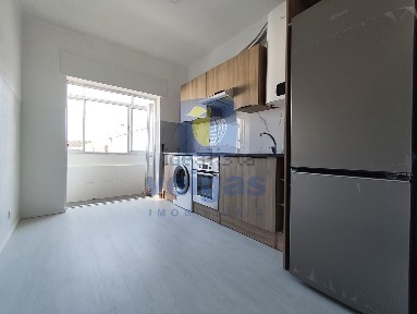 Apartamento T1 à venda na Rua Presidente Manuel Teixeira Gomes