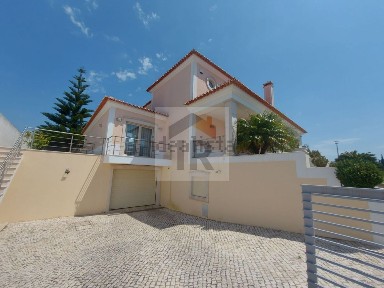 Moradia geminada à venda em Tornada e Salir do Porto