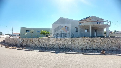 Moradia geminada à venda em Santo Onofre e Serra do Bouro
