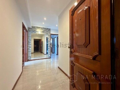 Apartamento T3 à venda na Travessa Escolar, 51
