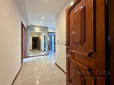 Apartamento T3 à venda na Travessa Escolar, 51