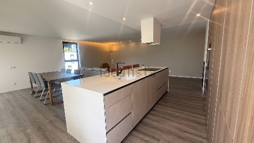 Arrendamento de apartamento T4 em do Pq. Norte