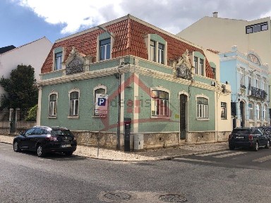 Moradia independente à venda na Baixa - Centro Histórico