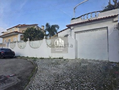 Casa ou moradia à venda na Marco Cabaço - Vale Cavala