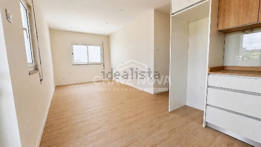 Apartamento T3 à venda na Rua Cavada Velha s/n