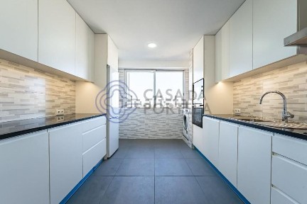 Apartamento T3 à venda na Rua do Professor Damião Peres, 41