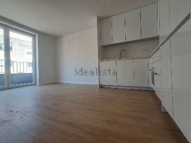 Apartamento T1 à venda na Rua de Nove de Abril, 585
