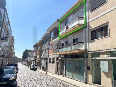 Apartamento T3 à venda na Rua do Falcão, 821
