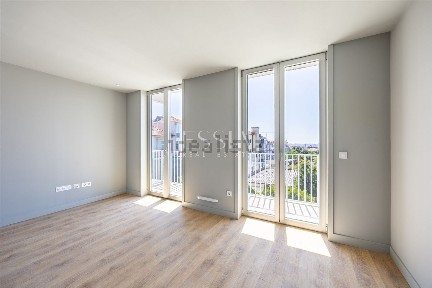 Apartamento T1 à venda na Rua do Bonjardim