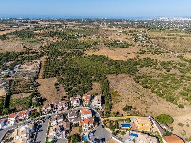 Moradia independente à venda na Urbanização Bemparece