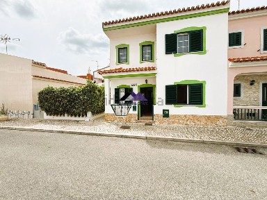 Moradia em banda à venda em 5gjv+m65 Monte Gordo s/n