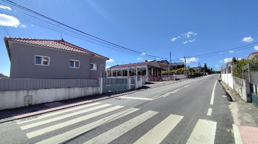 Moradia geminada à venda na Rua Paz
