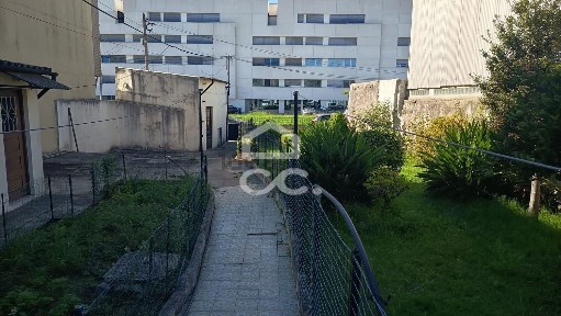 Moradia independente à venda na Travessa Senhora da Penha