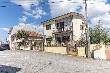 Moradia independente à venda na Rua da Fonte, 111