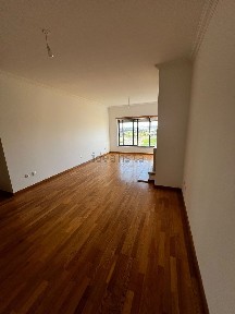 Arrendamento de apartamento T2 na Rua Garcia de Resende