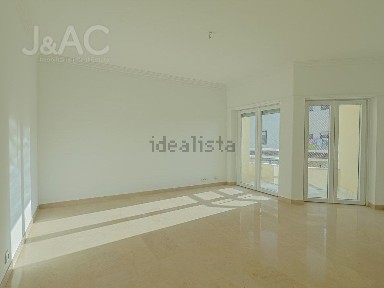 Arrendamento de apartamento T3 na Rua das Amoras