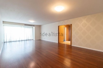 Arrendamento de apartamento T4 no Azinhaga das Galhardas, 17