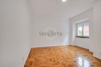 Arrendamento de apartamento T3 na Rua Freitas Reis, 24
