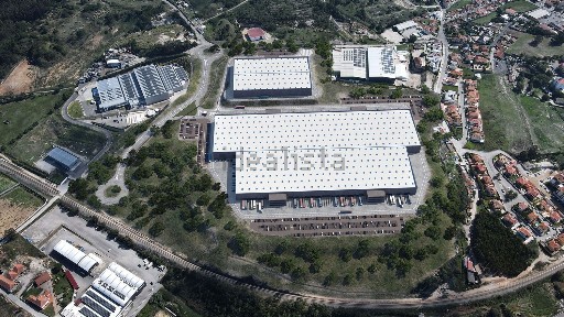 Arrendamento de armazém na Rua Alto do Matoutinho