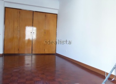Arrendamento de apartamento T2 na Rua Doutor João de Barros, 15