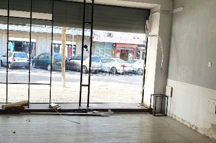 Arrendamento de espaço comercial na Avenida 5 de Outubro, 22