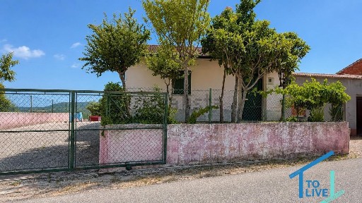 Casa de aldeia à venda em Tomar e Santa Maria dos Olivais