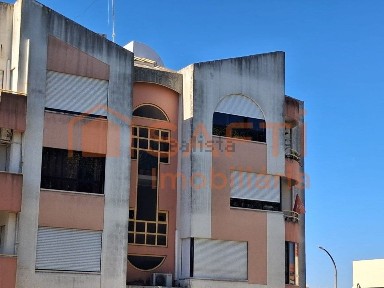 Apartamento T3 à venda na Avenida Manuel de Figueiredo, 11