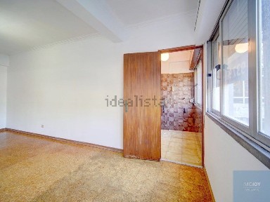 Apartamento T1 à venda no Largo Professor Fernando Fonseca, 6